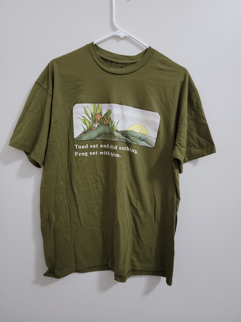 Olive Green Graphic Short-Sleeve Crew T-Shirt with Toad & Frog Artwork